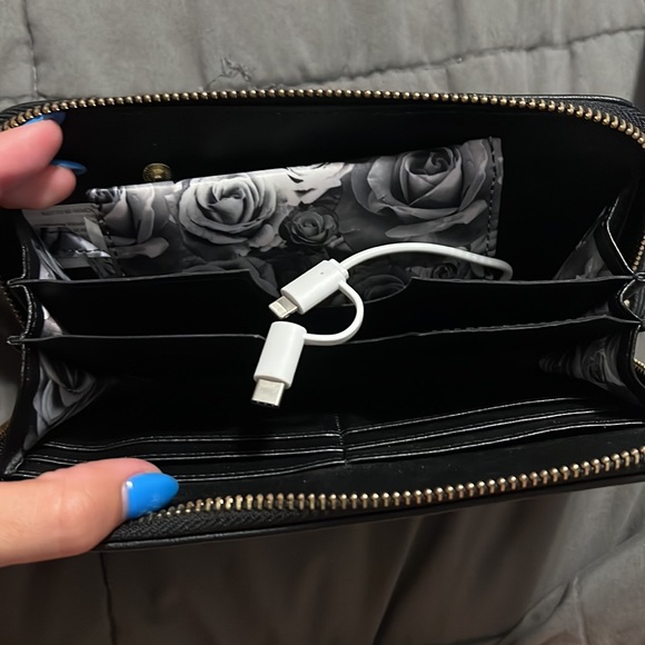 Adrienne vittadini wristlet - Picture 2 of 5